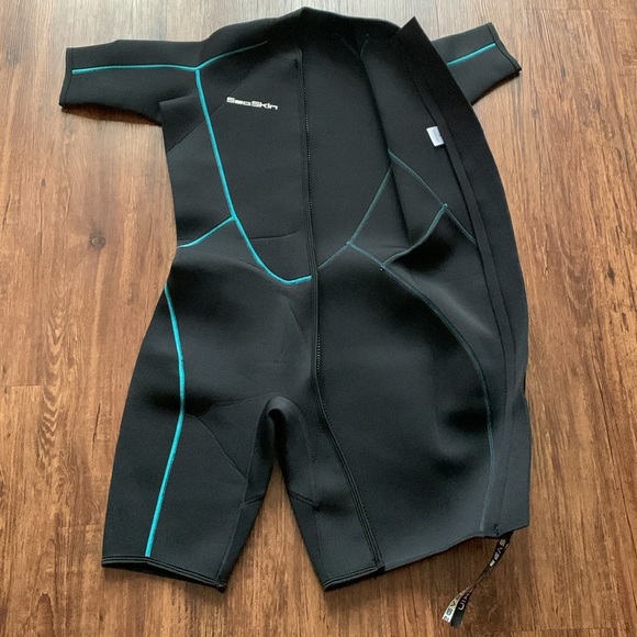 SeaSkin Shorty 3 mm Neoprene Wetsuit Men’s Small New - Picture 6 of 9